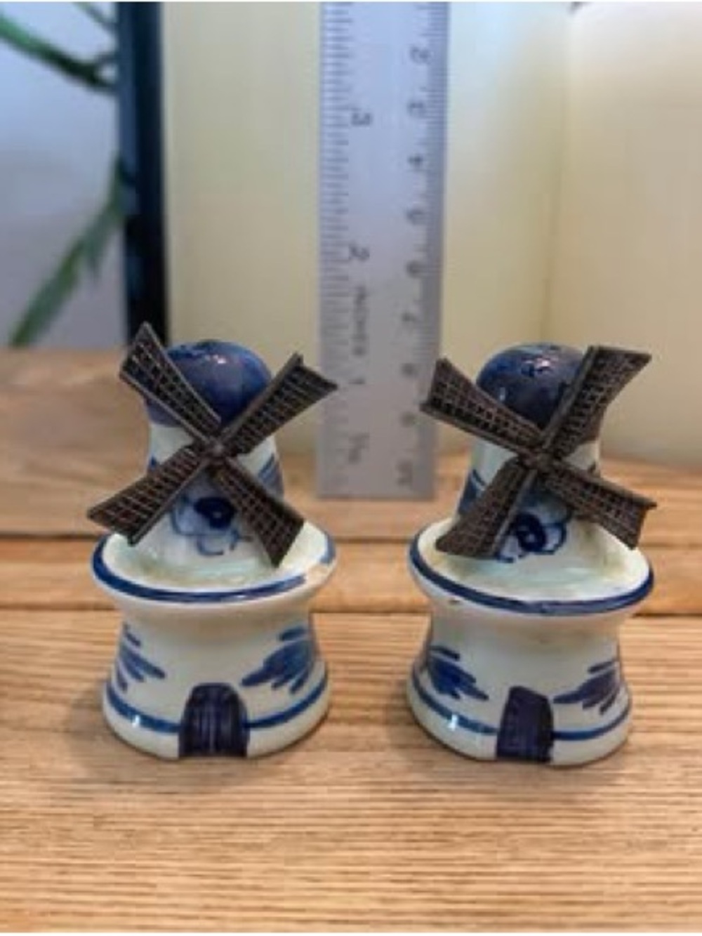 Vintage Delft Blue Style Mini Ceramic Windmill Salt & Pepper Shakers Metal Blade